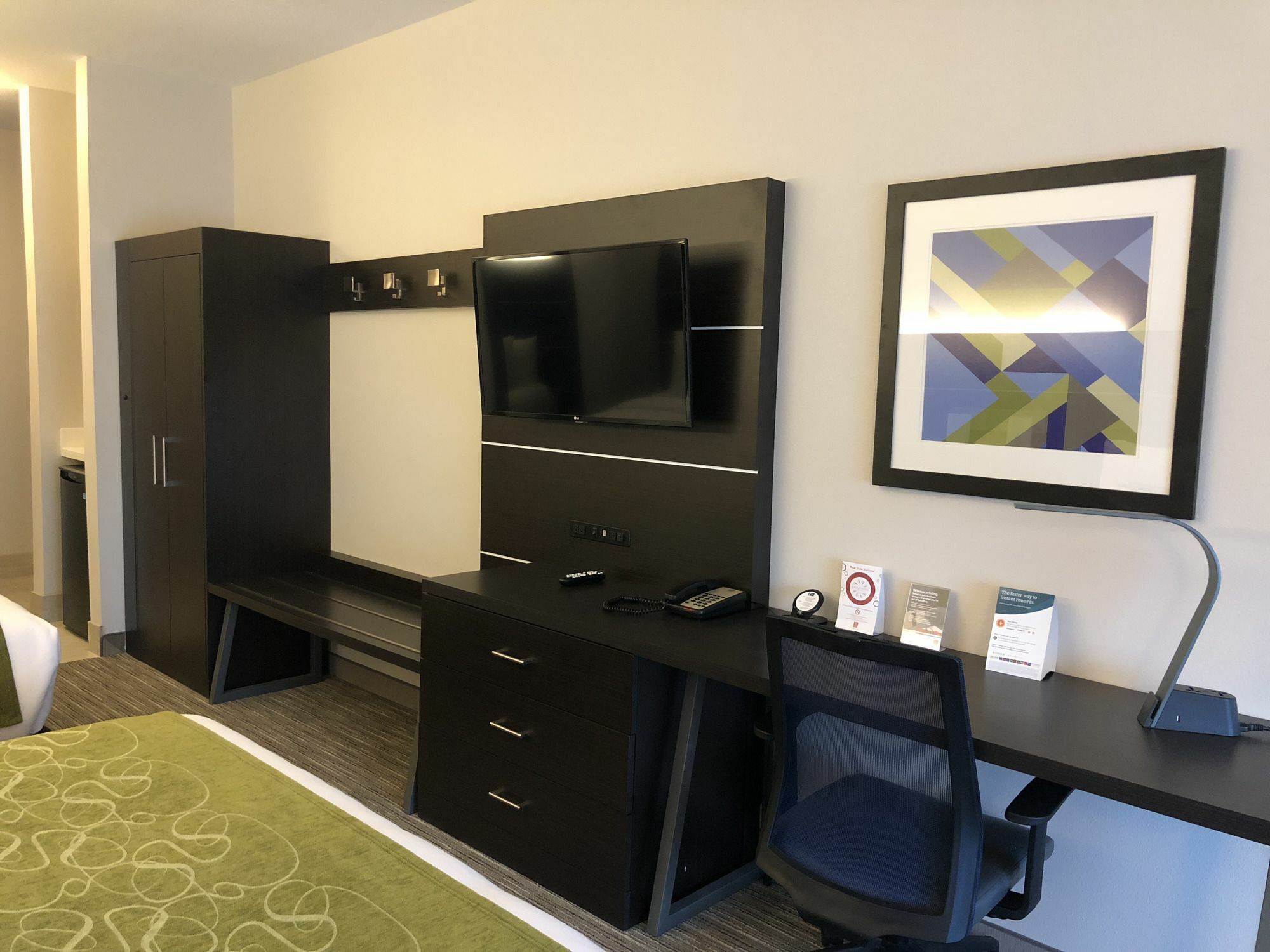 Hotel Express & By Ihg